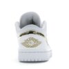 CZ4776-100_28 Air Jordan 1 Low Blanco Dorado Metálico (Mujer) – CZ4776-100