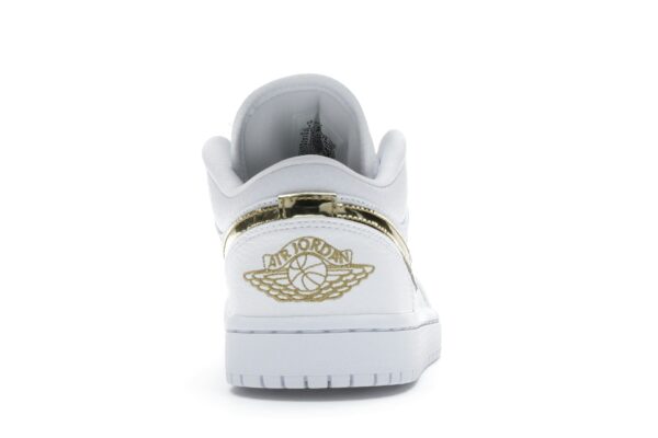CZ4776-100_28 Air Jordan 1 Low Blanco Dorado Metálico (Mujer) – CZ4776-100
