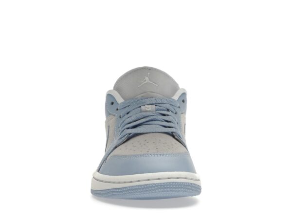 Jordan 1 Low Football Gris Aluminio (Mujer) – DC0774-050