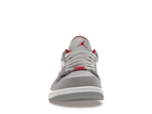 Jordan 1 Low SE Gris Ahumado Claro Rojo Gimnasio – DC6991-016