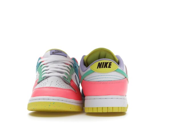 DD1872-100_28.jpg Nike Dunk Low SE Easter Candy (Mujer) – DD1872-100