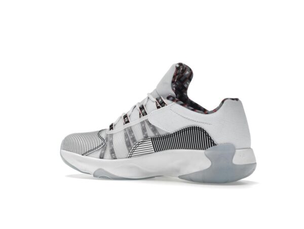 Jordan 11 CMFT Low Quai 54 (2021) – DJ4893-106 – Blanco/Rojo universitario-Negro