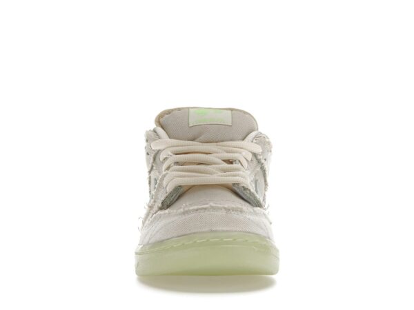 Nike SB Dunk Low Momia DM0774-111