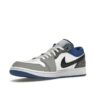 Zapatillas Air Jordan 1 Low SE True Blue DM1199-140 de ante blanco, gris y negro