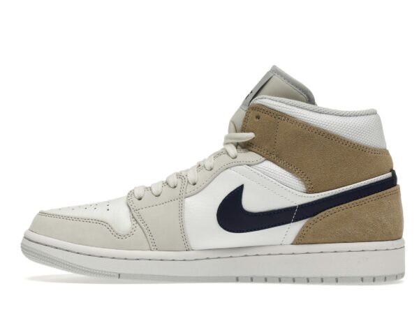 Air Jordan 1 Mid Tan Suede DO6726-100 Blanco/Rojo Team/Caqui/Azul Vacío