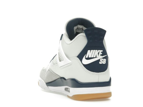 Nike SB Air Jordan 4 Retro 'Navy' – Blanco cumbre/Azul marino – DR5415-100