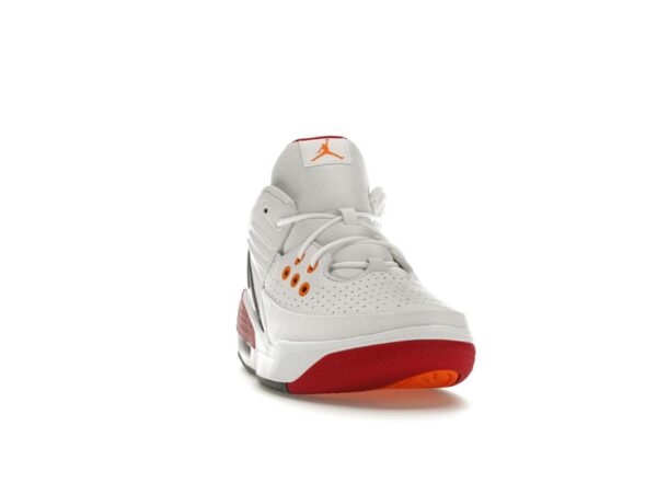 Zapatillas Jordan Max Aura 5 blancas y rojas cardenal DZ4353-160