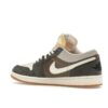 FD0399-004_22 S1 Jordan 1 Low SNKRS Day Korea Magpie (2023) – Blanco/Gris-Goma – FD0399-004