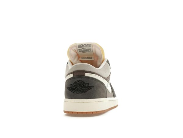 FD0399-004_29 S1 Jordan 1 Low SNKRS Day Korea Magpie (2023) – Blanco/Gris-Goma – FD0399-004