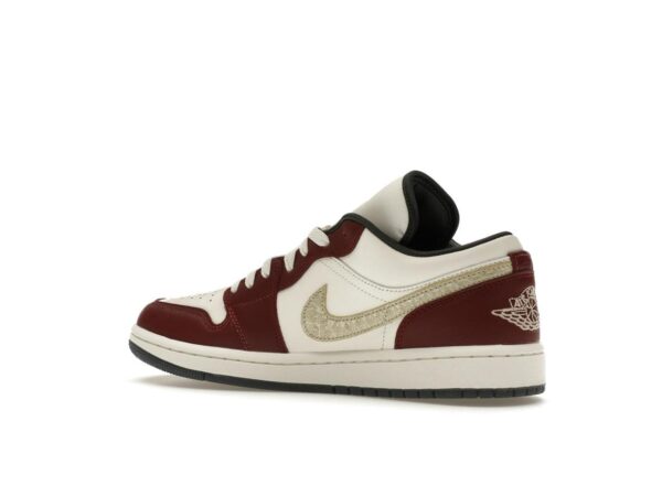 Jordan 1 Low Año del Dragón (2024) para mujer FJ5735-100