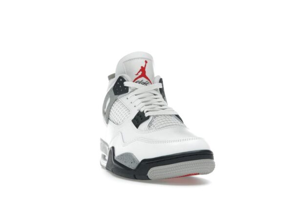 Jordan 4 Retro White Cement 2025 – Blanco cumbre/Rojo fuego-Gris técnico-Negro – FV5029-100
