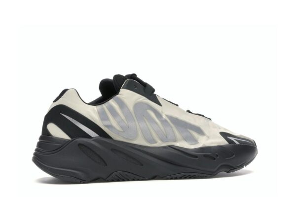 Zapatillas Adidas Yeezy Boost 700 MNVN Bone FY3729