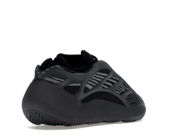 GX6144_32 Zapatillas Adidas Yeezy 700 V3 con brillo oscuro – GX6144