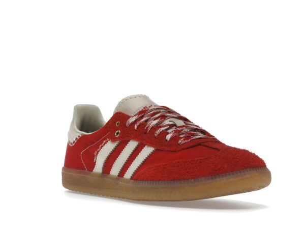 GY6612_06 Zapatillas Adidas Samba Wales Bonner de ante rojo y blanco – GY6612