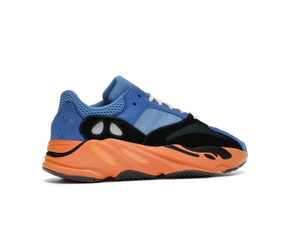 Zapatillas Adidas Yeezy Boost 700 azul brillante GZ0541