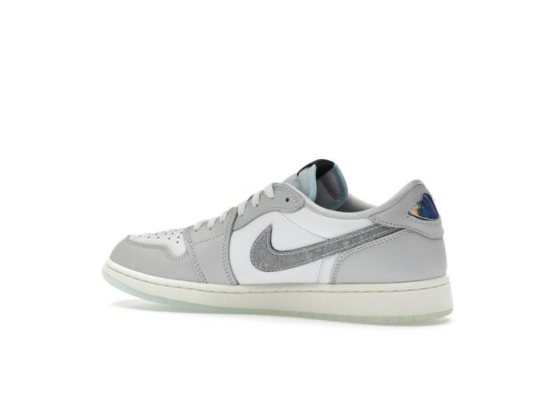 Jordan 1 Retro Low OG Año de la Serpiente 2025 Blanco Cumbre/Polvo Fotón-Verde Ligero HF3144-100