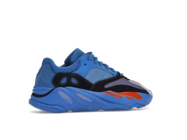 HP6674_35 S1 Zapatillas Adidas Yeezy Boost 700 Hi-Res Blue HP6674