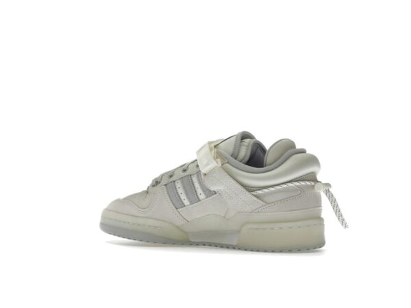 Zapatillas blancas Adidas Forum Buckle Low Bad Bunny HQ2153