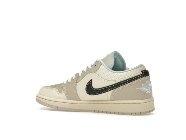 Jordan 1 Low SE Sanddrift Glacier Blue para mujer HQ3440-101