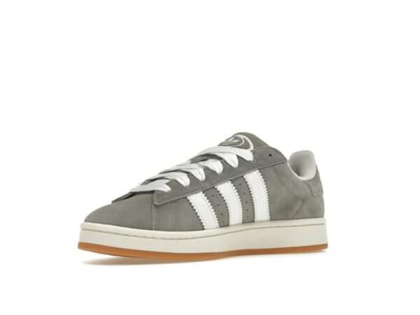 Zapatillas Adidas Campus 00s de ante gris y blanco HQ8707