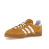 Zapatillas Adidas Gazelle Indoor para mujer, color blanco cáscara de naranja, HQ8716