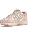 Photo by Sixfootoak Studio New Balance 1906R Lunar New Year Pink (M1906NLN) – Zapatillas deportivas para el día a día