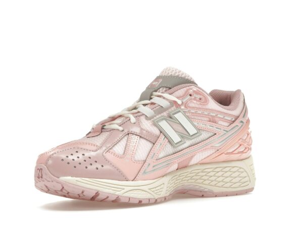 Photo by Sixfootoak Studio New Balance 1906R Lunar New Year Pink (M1906NLN) – Zapatillas deportivas para el día a día