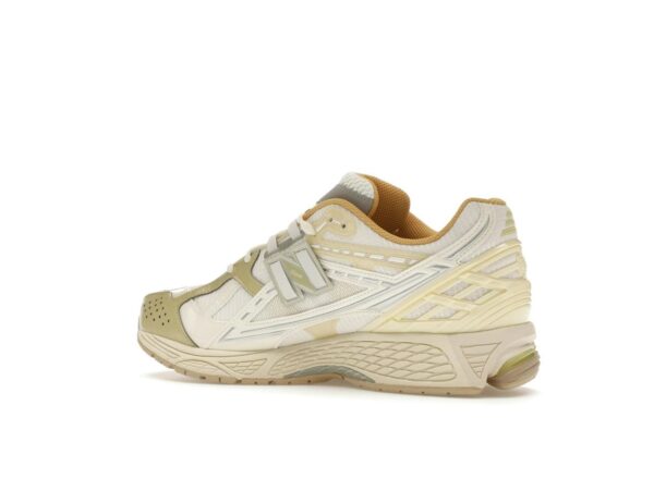 Zapatillas blancas New Balance 1906R Lunar New Year M1906NLY