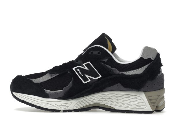 Photo by Sixfootoak Studio New Balance 2002R Protection Pack Negro Gris M2002RDJ: Zapatillas deportivas para hombre