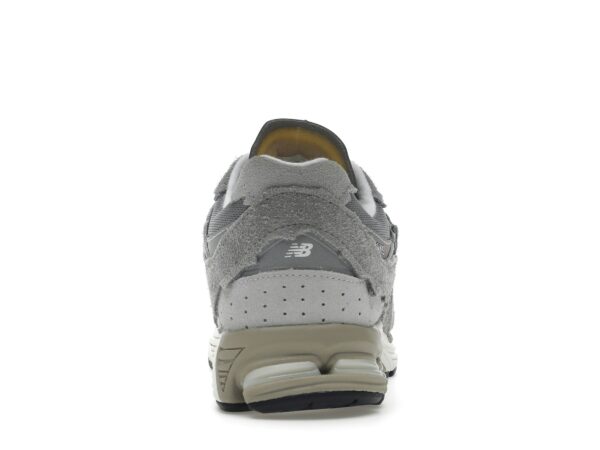 New Balance 2002R Protection Pack Grey M2002RDM: Zapatillas deportivas de ante y malla grises