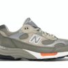 Photo by Sixfootoak Studio Zapatillas New Balance 992 WTAPS M992WT de nobuk y ante en gris