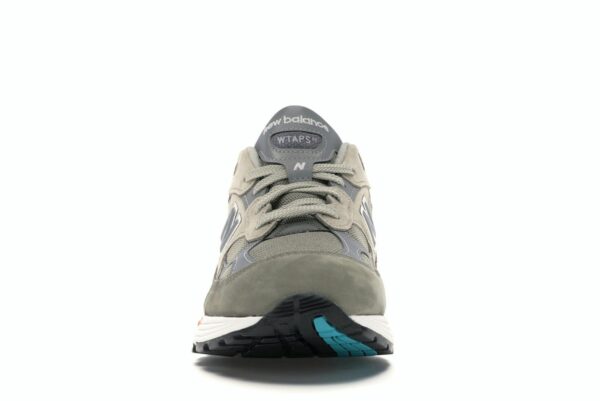 Photo by Sixfootoak Studio Zapatillas New Balance 992 WTAPS M992WT de nobuk y ante en gris