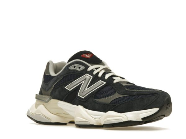 Photo by Sixfootoak Studio Zapatillas New Balance 9060 azul marino y blanco – U9060ECB