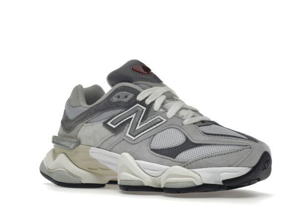 Photo by Sixfootoak Studio Zapatillas New Balance 9060 Rain Cloud Grey U9060GRY para hombre